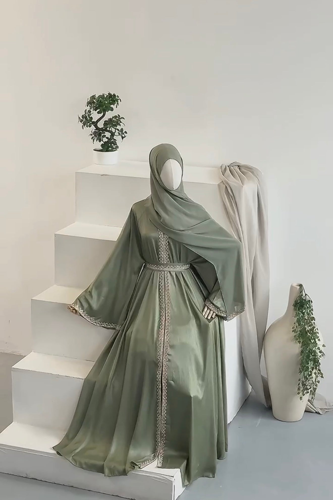 Abaya Layāl