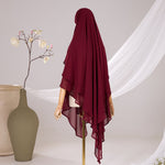 Khimar Butterfly pointu bordeaux en mousseline chiffon, vue de dos avec longs voiles pointus