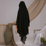 Khimar Butterfly pointu kaki foncé en mousseline chiffon, vue de dos avec deux voiles