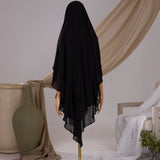 Khimar Butterfly pointu noir en mousseline chiffon, vue de dos avec deux voiles