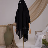 Khimar Butterfly pointu noir en mousseline chiffon, vue de face avec deux voiles