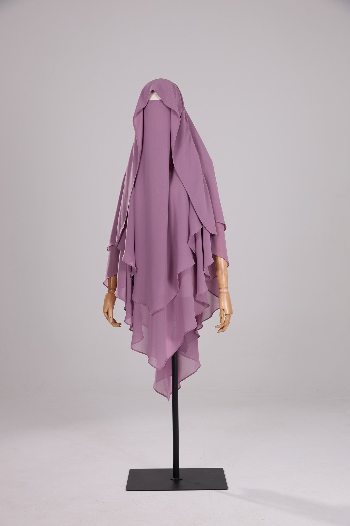 Khimar Butterfly pointu parme en mousseline chiffon, vue de face avec option niqab