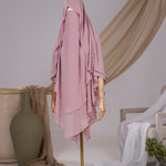 Khimar Butterfly pointu rose bébé en mousseline chiffon, vue de face avec option niqab
