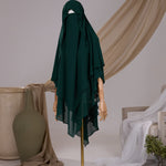 Khimar Butterfly pointu vert émeraude en mousseline chiffon, vue de face avec deux voiles