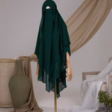 Khimar Butterfly pointu vert émeraude en mousseline chiffon, vue de face avec deux voiles